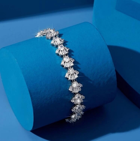 Jewelry - 🩶🩶NEW🩶🩶EXQUISITE!! CZ BRACELET IN SILVER 🩶🩶